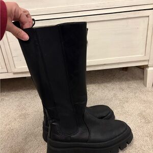 Black platform Boots